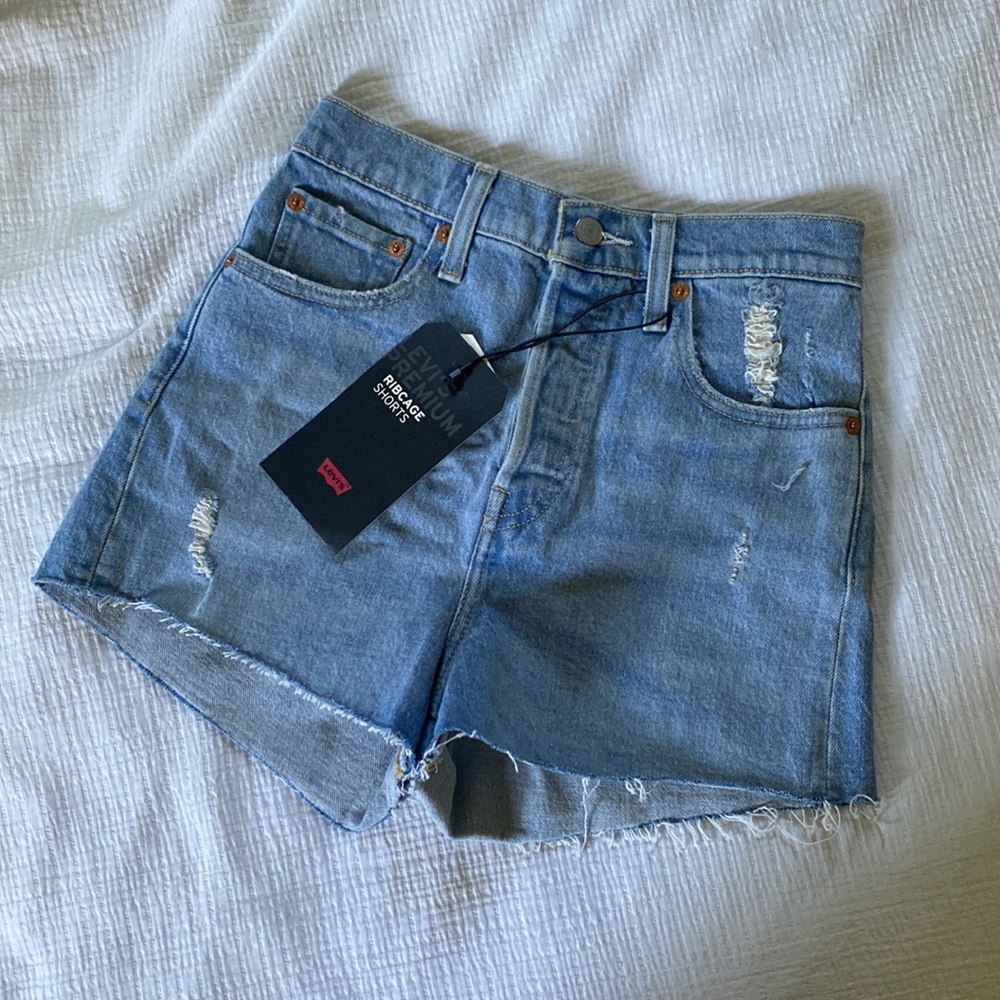 LEVI’s Ribcage Shorts